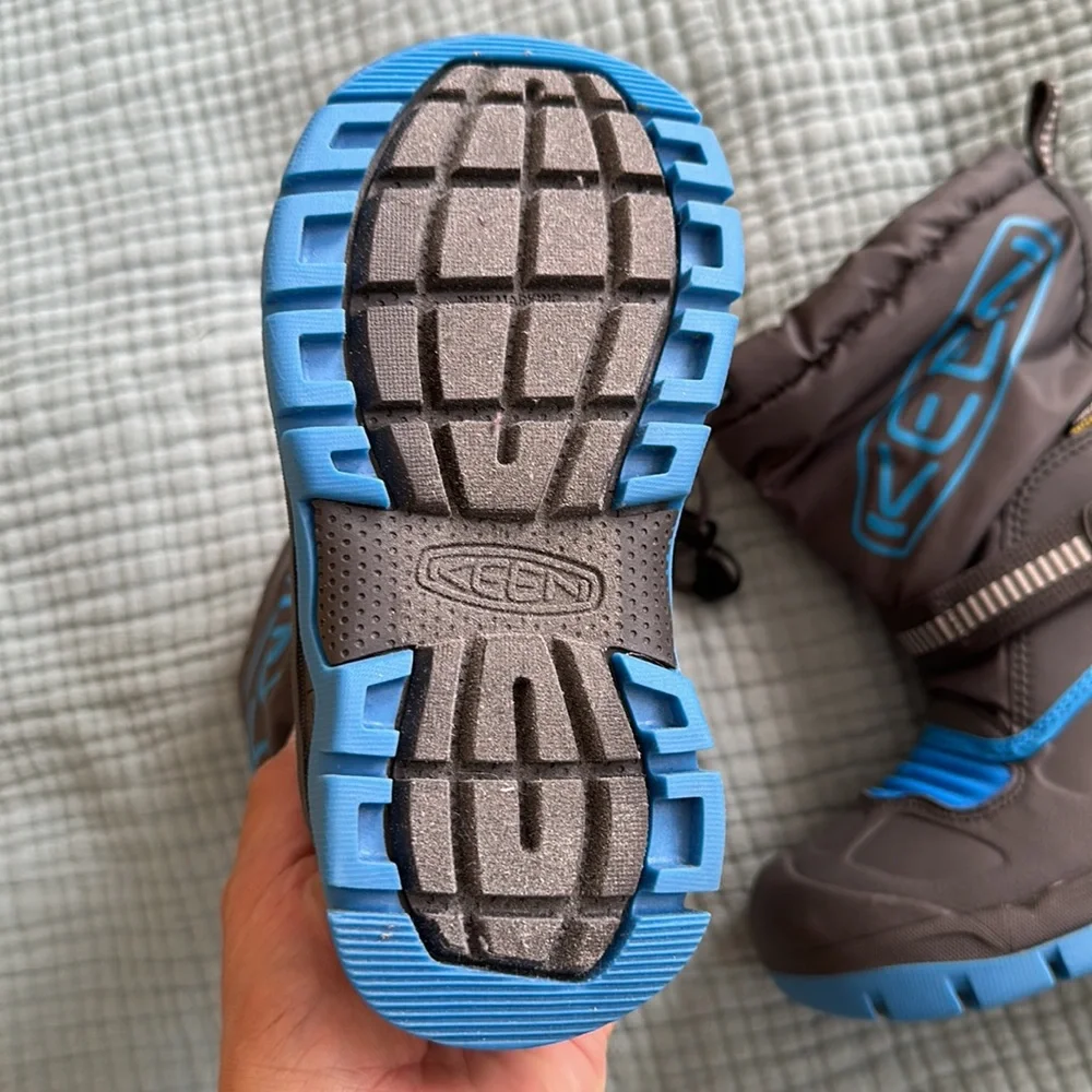 KEEN Kids' Black and Blue Snow Boots - Picture 6 of 11